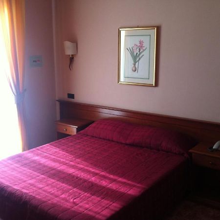 Hotel Impero Brescia Cameră foto