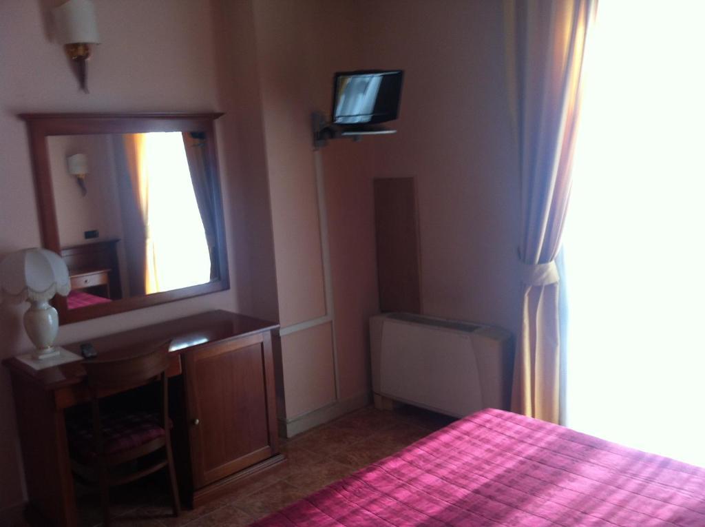 Hotel Impero Brescia Cameră foto