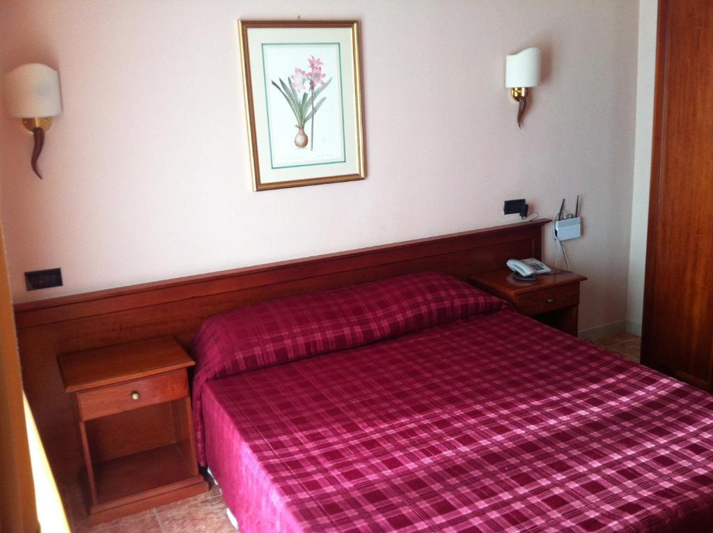 Hotel Impero Brescia Cameră foto