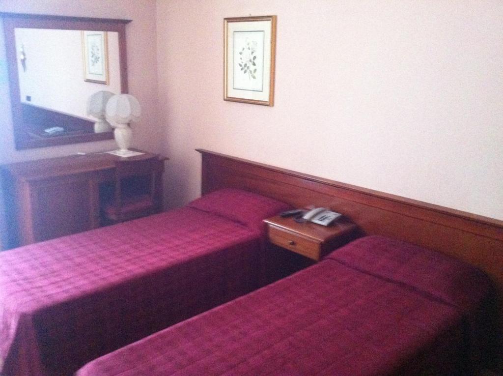 Hotel Impero Brescia Cameră foto
